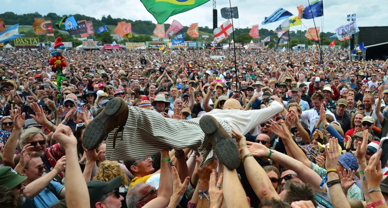 Glastonbury fans ‘work out’ noughties pop icons are returning to festival after ‘clue’ in tour dates