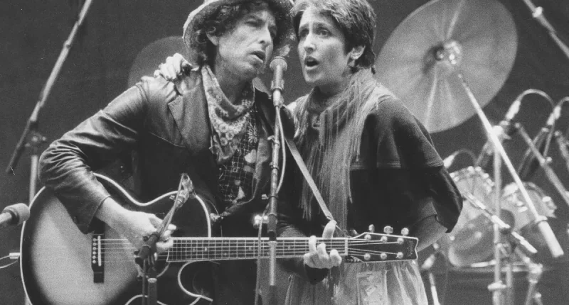 Joan Baez Left Her Insulting 1984 Tour With Bob Dylan Early 
