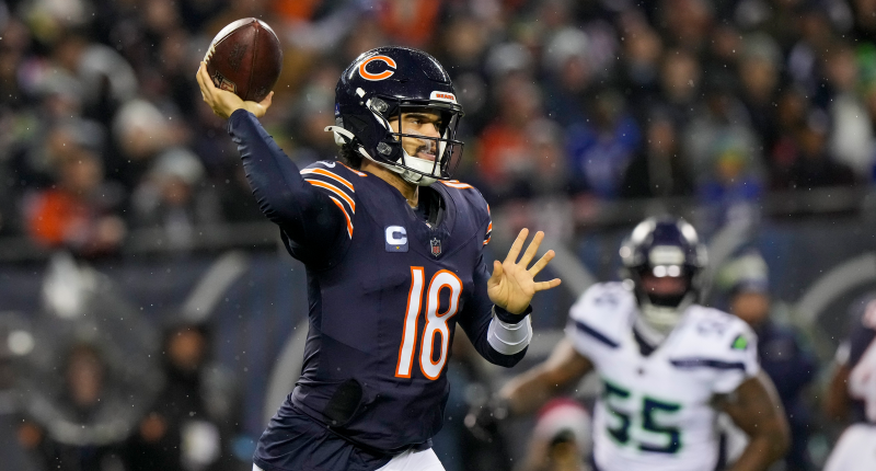 Packers hope to build momentum for the playoffs as they seek 12th straight win over Bears