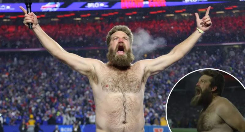 Ryan Fitzpatrick goes shirtless in freezing temps to hype Bills playoff crowd