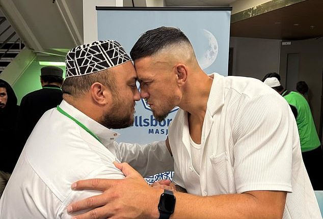 Williams travelled to Auckland to help raise money for a new mosque to be opened in NZ