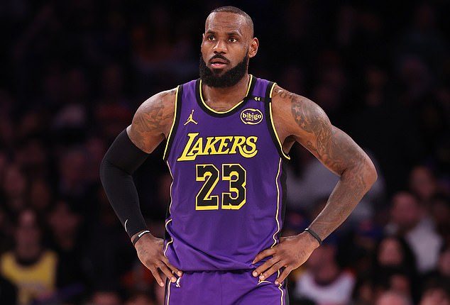 LeBron James reportedly wants to stay with the Los Angeles Lakers beyond the trade deadline