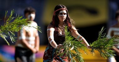 Macquarie University will no longer grade its law students on their performance of a Welcome to Country