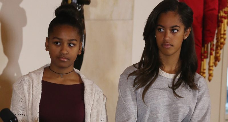 Sasha & Malia Obama's Solo Easter Doesn't Make Michelle's Divorce Denial Look Good