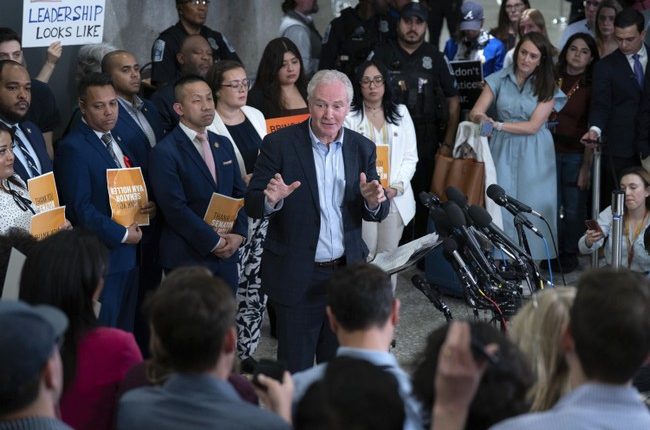 Van Hollen Tries to Rewrite Script of His El Salvador Stunt: ‘I Am Not Defending the Man'