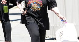 A 1980s soap opera star who then played the mother of one of the most iconic sitcom characters of the 1990s was unrecognizable in Los Angeles this week
