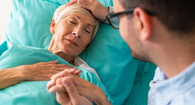 Dear Abby: My estranged aunt is in hospice care — how should I say goodbye?