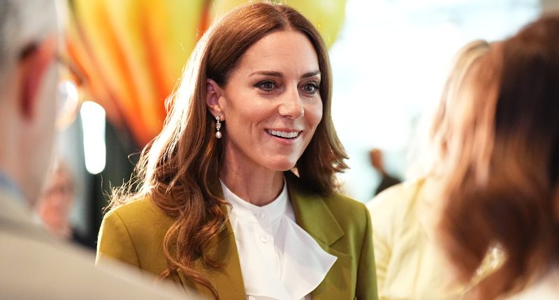 Kate Middleton Humiliated By Meghan Markle Fans Over Green Suit Mistake