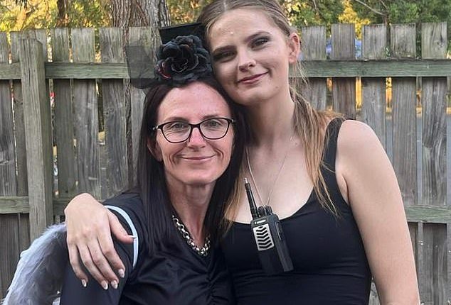 Pheobe Bishop's maternal aunt received a series of disturbing texts from the teen on April 26, several weeks before her disappearance (pictured, Pheobe with her mother, Kylie)
