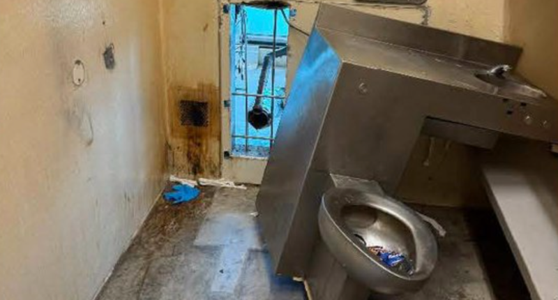 Photo Reveals Taunting 3-Word Message Left By New Orleans Jail Escapees