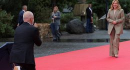 Albania¿s Edi Rama dramatically knelt before his Italian counterpart Giorgia Meloni today as she arrived at his gathering of European leaders