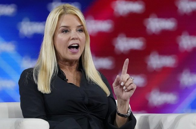 Same Day a Democrat ‘Outs’ Herself as a Swinger, the Media Plays the ‘Dumb Blonde’ Card on Pam Bondi