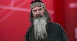 ‘Duck Dynasty’ Star Phil Robertson Dies; Sadie Robertson Shares Tribute to ‘Papaw Phil’