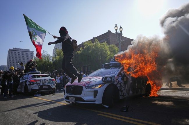 Los Angeles Is in Chaos, But Newsom Is Playing Politics