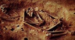 The skeletons of two hunter-gatherer individuals excavated at the Checua archaeological site (Bogotá Altiplano).