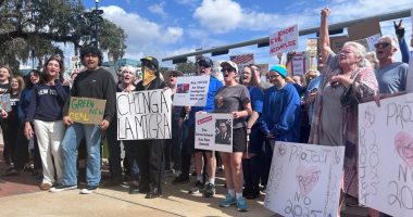 Anti-Trump protesters stand in front of the Florida Historic Capitol on Feb. 5, 2025. (Photo by Jackie Llanos/Florida Phoenix)