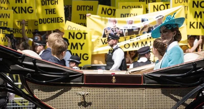 Prince William and Kate’s Children Come Face-to-Face With Anti-Monarchy Protesters