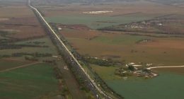All Melbourne-bound lanes of the Princes Freeway have been closed, with commuters facing serious delays