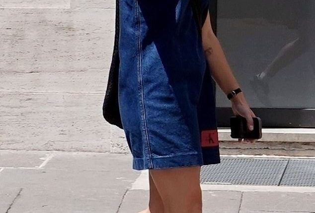 Jacob Elordi 's sister Isabella proved his cheekiness runs in the family when she gave the middle finger at a photographer over the weekend