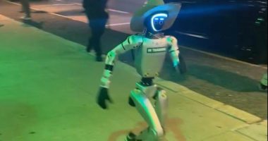 Slick-talking, cowboy hat-wearing robot dubbed ‘Jake the Rizzbot’ spits Gen Z and Gen Alpha slang, leaving strangers gobsmacked