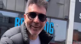 Stunned fans spot ‘lost’ Simon Cowell cycling around South London – then quiz him on his safety