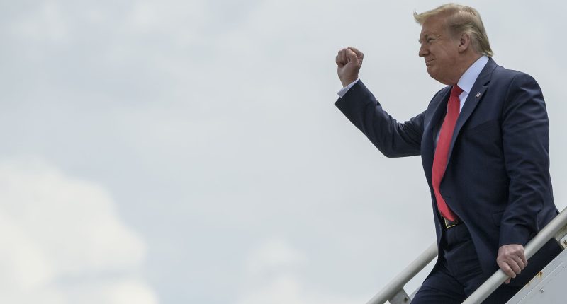 Trump's Sad Droopy Neck Gets Exposed After Air Force One Stumble