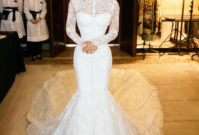 Behind-the-scenes snapshots of Lauren Sanchez and Jeff Bezos' wedding have started going viral... for all the wrong reasons