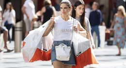 Banks are tipping a further round of rate cuts to come from the RBA's meeting next week, but experts warn the benefits may not be felt by borrowers (pictured, a Melbourne shopper)
