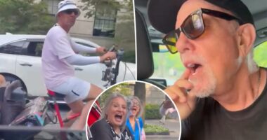 Billy Joel shocks NYC pedicab driver, passengers playing his iconic song