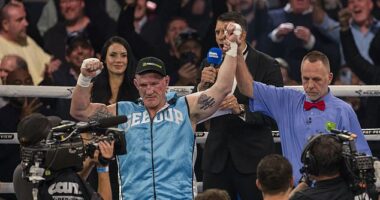 Referee Les Fear (pictured right) has complained to Combat Sport NSW over conduct from Sonny Bill Williams' camp after Wednesday night's bout in Homebush