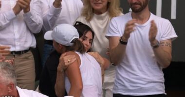Courteney Cox shared a sweet embrace with Wimbledon champion Iga Swiatek after she stormed to victory in the Women's Singles Final on Saturday