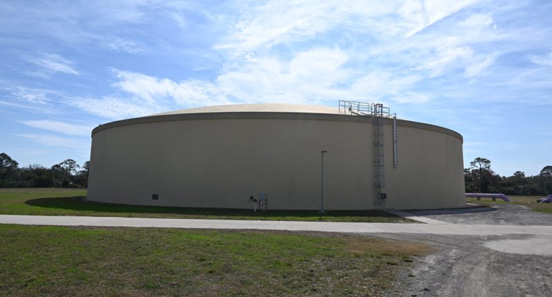 A 6 million-gallon tank at Wastewater Treatment Plant 1. The city needs a similar equalization tank built there. (© FlaglerLive)