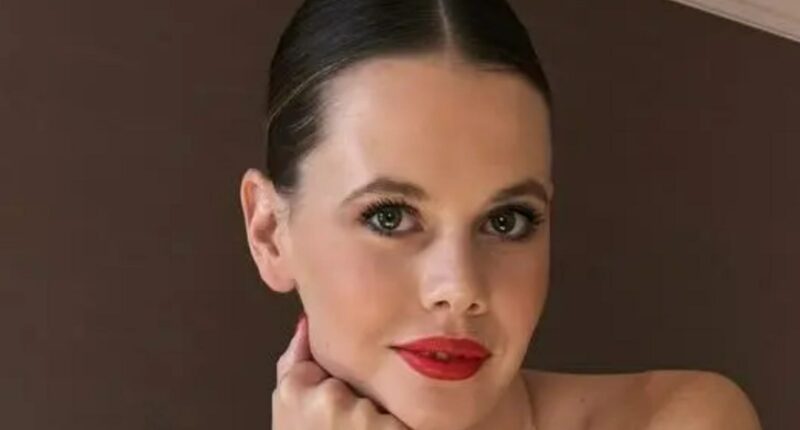Hollywood star’s ‘nepo-niece’ begs for a job and admits she’s unemployed after ‘stupid’ decision to move to London