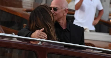 Jeff Bezos Shocks With a New Hair Look: He’s Been Shaving His Head Since 2013