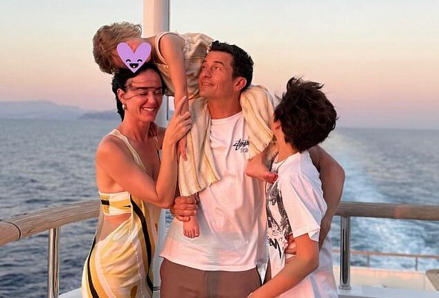 Katy Perry and her ex-fiancé Orlando Bloom are continuing to put on an amicable front following their breakup
