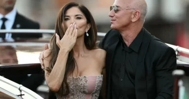 Lip Reader Catches Irritated Jeff Bezos Saying How ‘Appalled’ He Is by Adoring Fans as Lauren Sánchez Blows Them Kisses