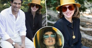 Naomi Watts transforms into Jackie Kennedy in first ‘American Love Story’ photos