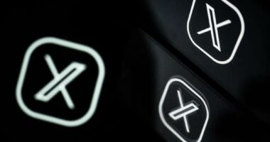 Nearly 1,000 users report apparent X outage