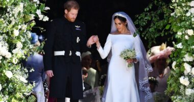 Prince Harry and Meghan’s Wedding Photographer Reveals Who He Had to Bribe After the Ceremony Ended