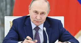 Vladimir Putin 's shadowy cyberspace army is 'weaponising' artificial intelligence to spread disinformation online, experts have warned