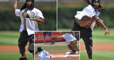 Saints star Alvin Kamara asks for do-over after terrible first pitch before Cubs-Cardinals game