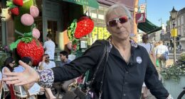 Tennis legend Martina Navratilova has told of being turned away from the Ivy restaurant in Wimbledon due to her dog