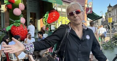 Tennis legend Martina Navratilova has told of being turned away from the Ivy restaurant in Wimbledon due to her dog