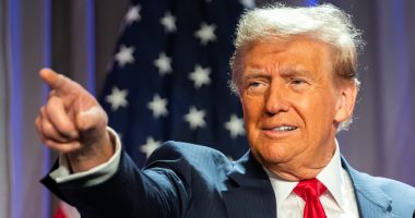 Trump's Aging Hands Are Getting Worse & Everyone Is Talking About It