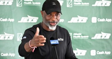 Aaron Glenn on quest to fix Jets’ penalty woes after players ‘weren’t listening’ last year