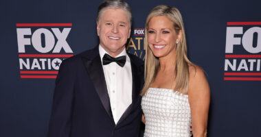Ainsley Earhardt & Sean Hannity's Romance Has Less Chemistry Than A Fox News Panel