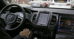 Boston Taxi Drivers Union Wants a 'Human Safety Operator' in Commercial Autonomous Vehicles
