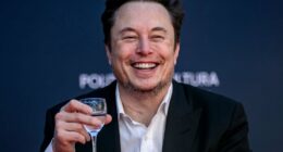 Celebrity Net Worth logo